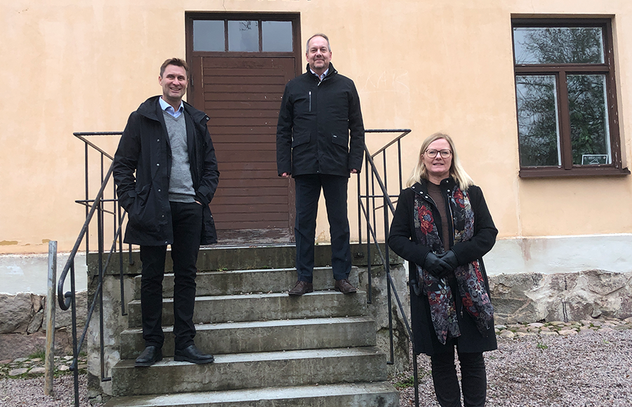 Erik Brink, Sparbanksstiftelsen Skaraborg, Marie Andreasson, platschef SLU i Skara och Mats Wiktorsson, innovationsrådgivare SLU Holding. Foto: SLU/Anna-Karin Johnson.